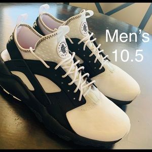 Like New!!! NIKE Huraches Ultra SE “Panda”